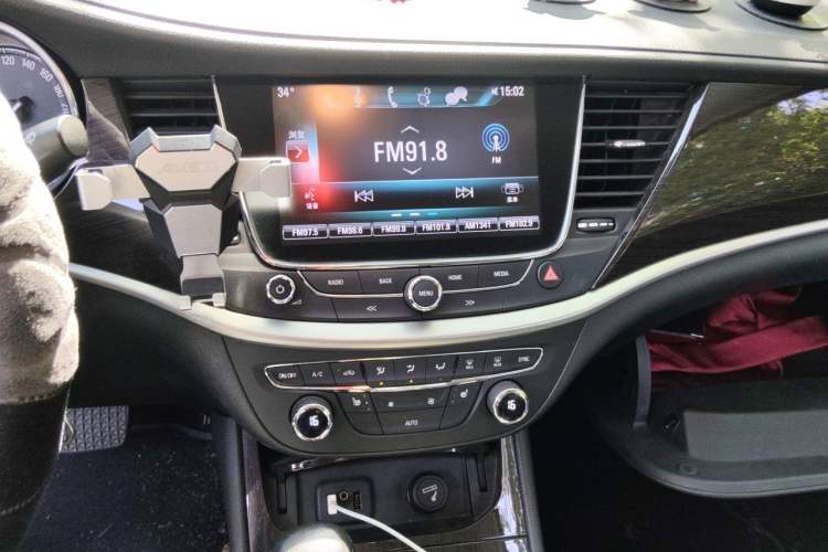 Used Buick Verano 2019 Sedan 20T Dual-Clutch Elite Model Audio And AC Panel