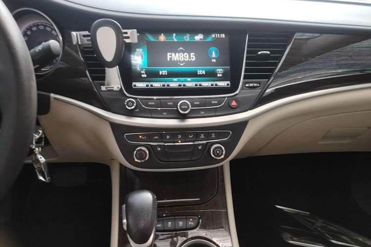 Used Buick Verano 2019 Sedan 15S Automatic Leading Model Audio And AC Panel
