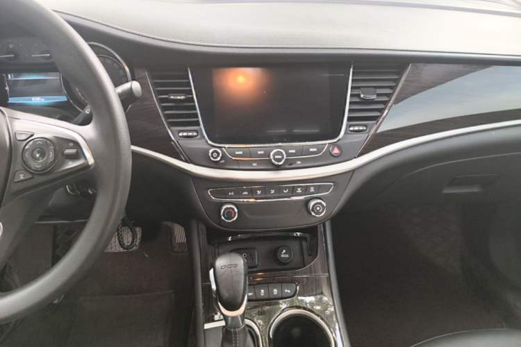 Used Buick Verano 2019 Sedan 20T Dual-Clutch Leading Model Audio And AC Panel
