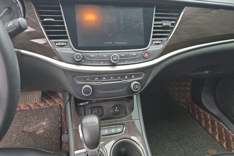Used Buick Verano 2019 Sedan 20T Dual-Clutch Leading Model Audio And AC Panel