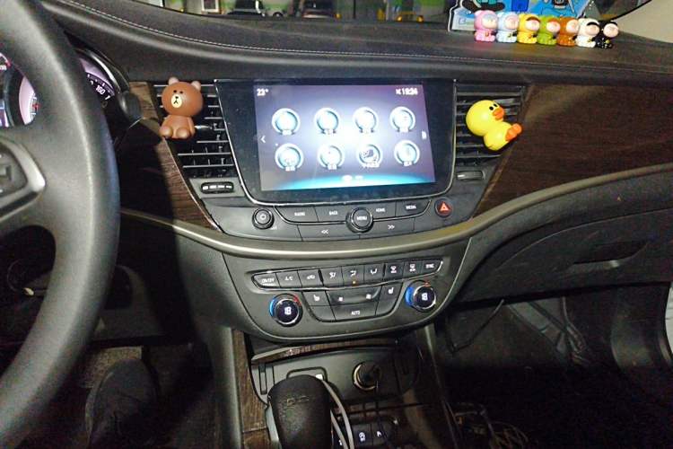 Used Buick Verano 2019 Sedan 20T Dual-Clutch Elite Model Audio And AC Panel