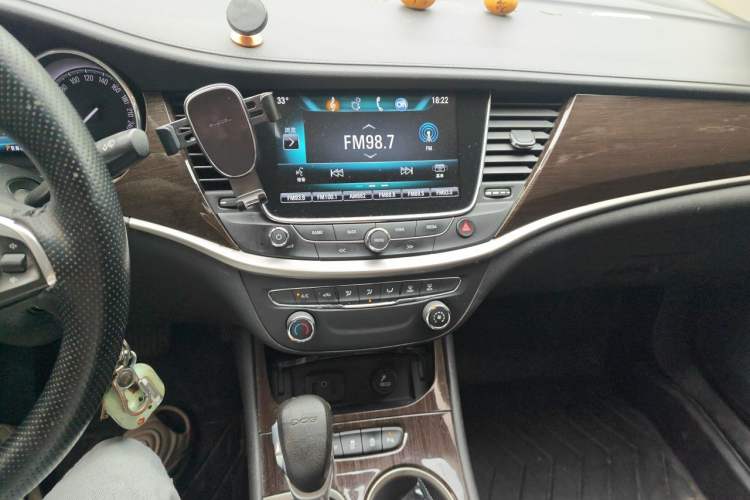 Used Buick Verano 2019 Sedan 20T Dual-Clutch Leading Model Audio And AC Panel