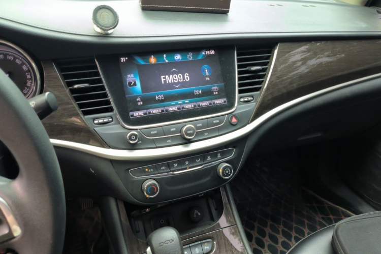 Used Buick Verano 2019 Sedan 20T Dual-Clutch Leading Model Audio And AC Panel