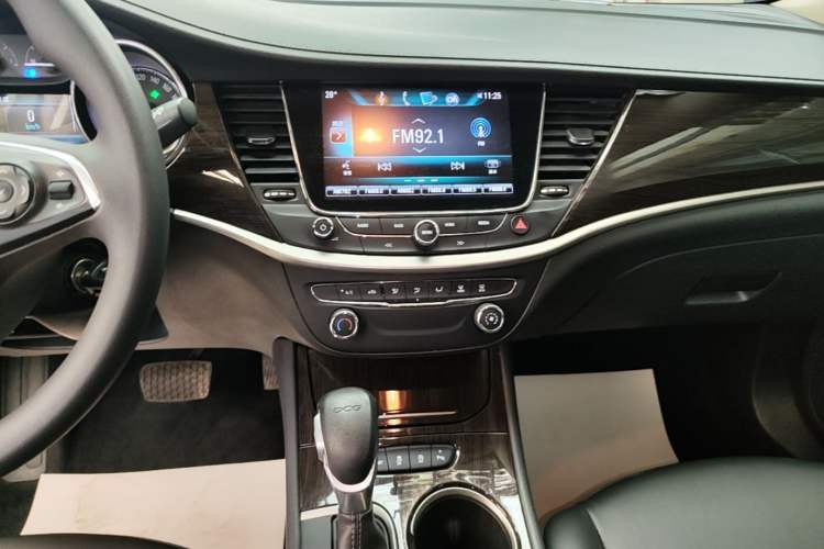 Used Buick Verano 2019 Sedan 20T Dual-Clutch Leading Model Audio And AC Panel