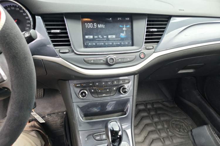 Used Buick Verano 2019 Hatchback 15S Automatic Leading Model Audio And AC Panel