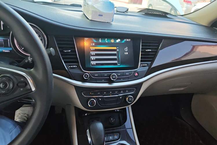 Used Buick Verano 2019 Sedan 15S Automatic Leading Model Audio And AC Panel