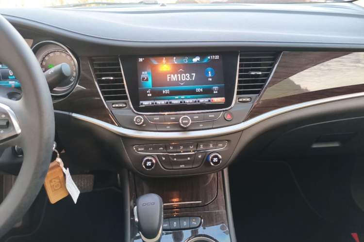 Used Buick Verano 2019 Sedan 20T Dual-Clutch Elite Model Audio And AC Panel