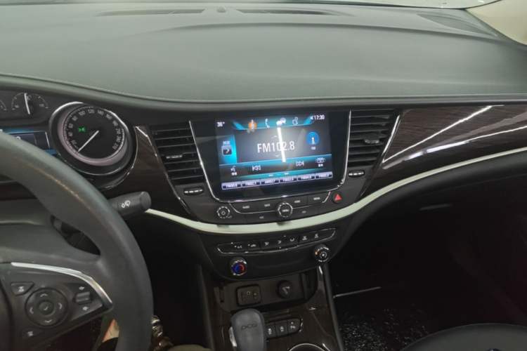 Used Buick Verano 2019 Sedan 20T Dual-Clutch Leading Model Audio And AC Panel