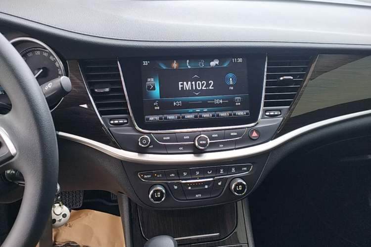 Used Buick Verano 2019 Sedan 20T Dual-Clutch Elite Model Audio And AC Panel