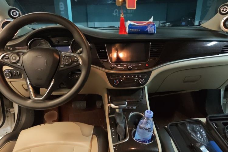 Used Buick Verano 2019 Sedan 15S Automatic Leading Model Center Console