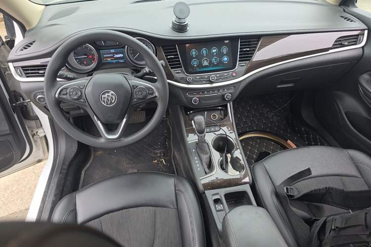Used Buick Verano 2019 Sedan 20T Dual-Clutch Leading Model Center Console