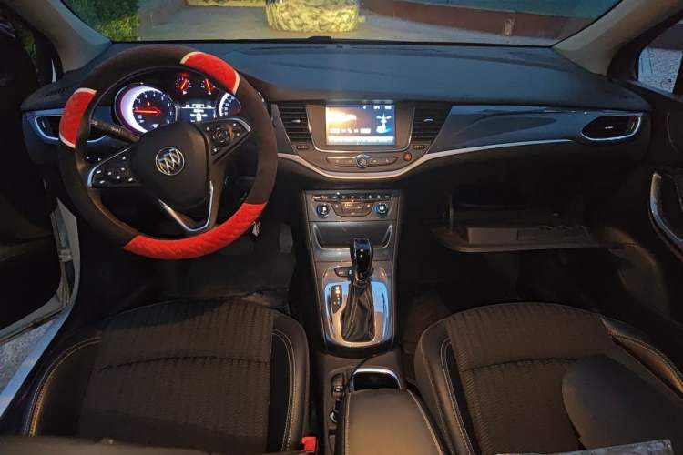 Used Buick Verano 2019 Hatchback 15S Automatic Leading Model Center Console