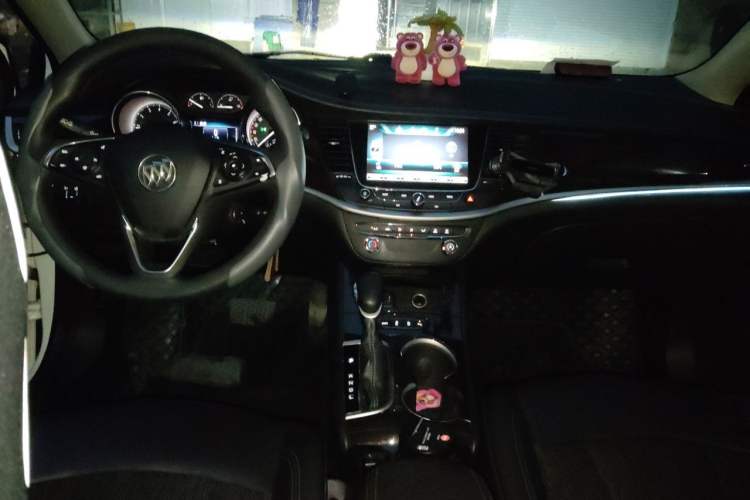 Used Buick Verano 2019 Sedan 20T Dual-Clutch Leading Model Center Console
