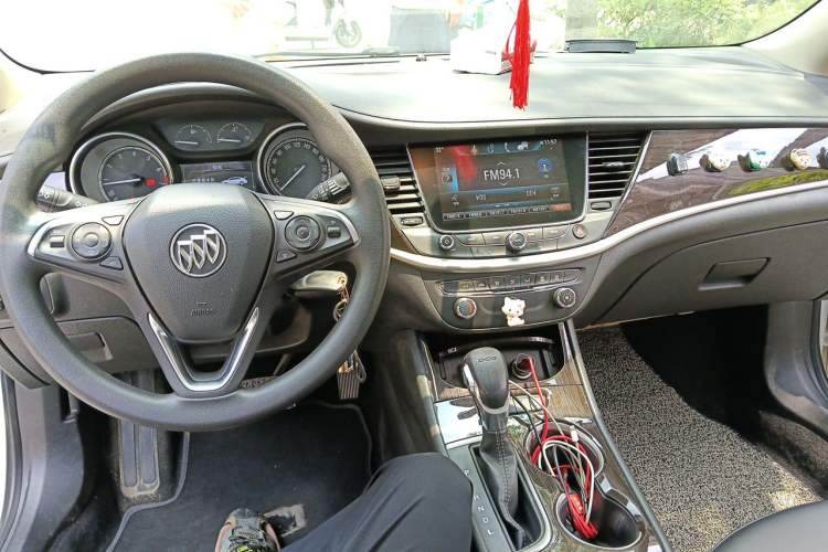 Used Buick Verano 2019 Sedan 20T Dual-Clutch Leading Model Center Console
