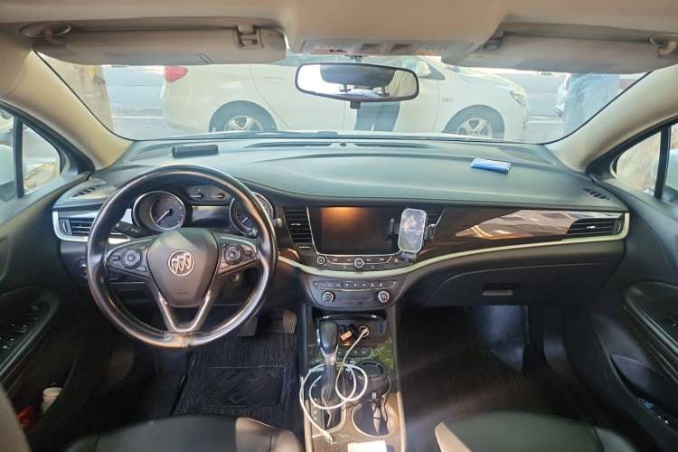 Used Buick Verano 2019 Sedan 20T Dual-Clutch Leading Model Center Console