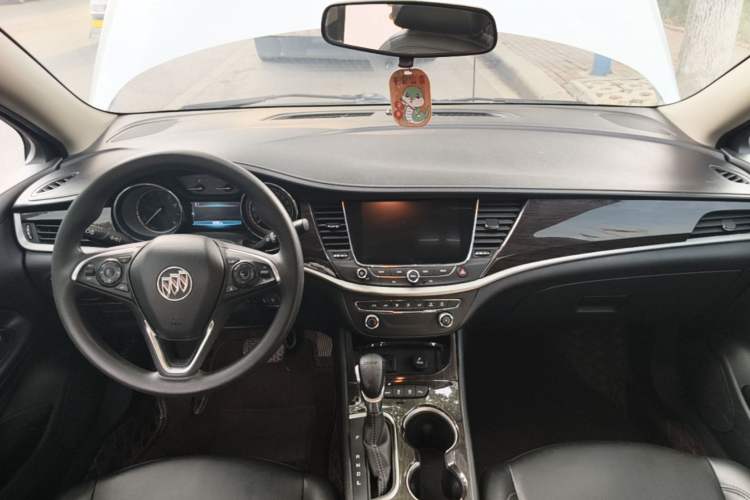 Used Buick Verano 2019 Sedan 20T Dual-Clutch Leading Model Center Console