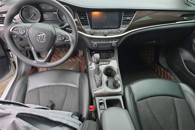 Used Buick Verano 2019 Sedan 20T Dual-Clutch Leading Model Center Console