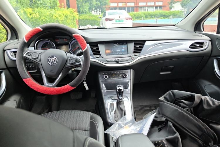 Used Buick Verano 2019 Hatchback 15S Automatic Leading Model Center Console