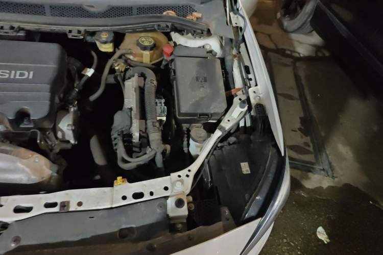 Used Buick Verano 2019 Sedan 15S Automatic Entry Model Engine Bay Left
