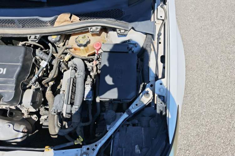 Used Buick Verano 2019 Sedan 15S Automatic Leading Model Engine Bay Left
