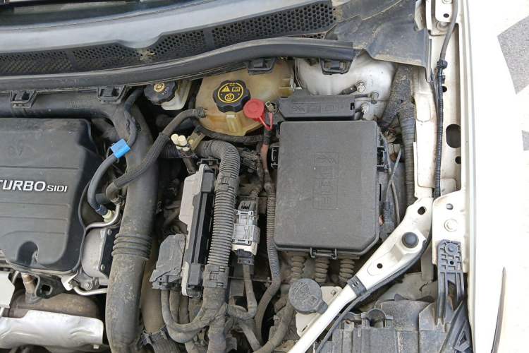 Used Buick Verano 2019 Sedan 20T Dual-Clutch Leading Model Engine Bay Left