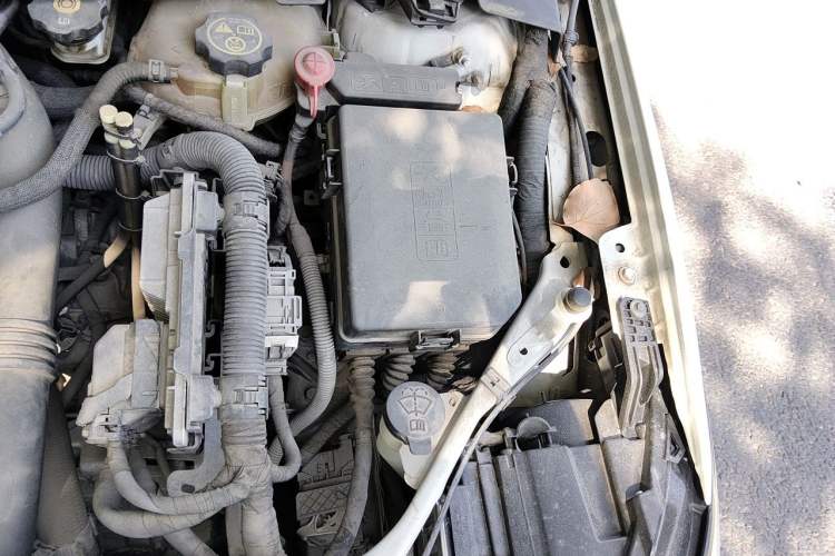 Used Buick Verano 2019 Sedan 20T Dual-Clutch Elite Model Engine Bay Left