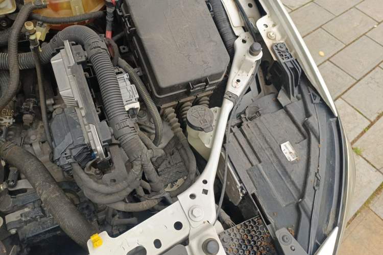 Used Buick Verano 2019 Sedan 15S Automatic Leading Model Engine Bay Left