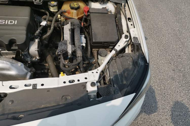 Used Buick Verano 2019 Sedan 15S Automatic Leading Model Engine Bay Left