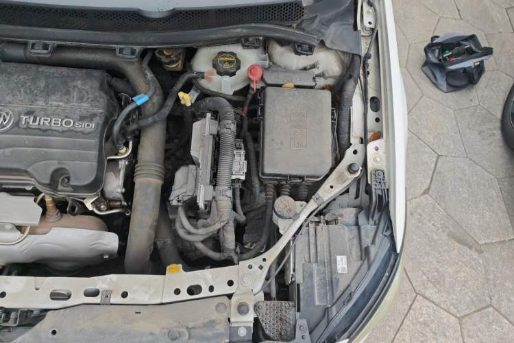 Used Buick Verano 2019 Sedan 20T Dual-Clutch Leading Model Engine Bay Left
