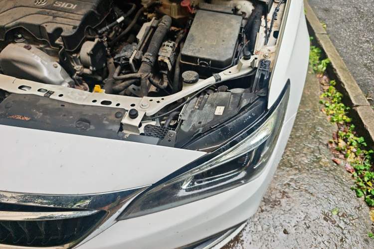 Used Buick Verano 2019 Sedan 15S Automatic Leading Model Engine Bay Left