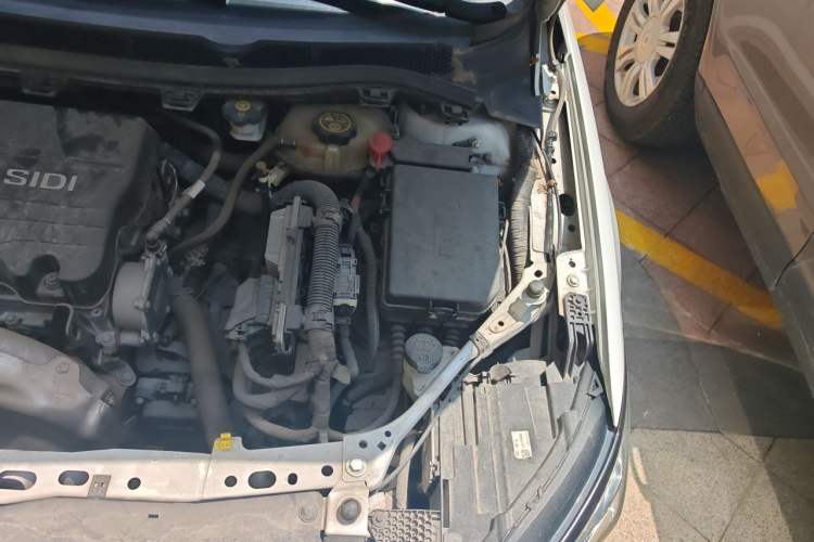 Used Buick Verano 2019 Sedan 15S Automatic Leading Model Engine Bay Left