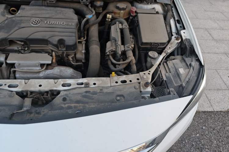 Used Buick Verano 2019 Sedan 20T Dual-Clutch Leading Model Engine Bay Left