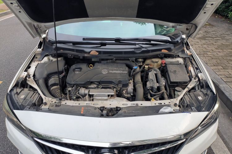 Used Buick Verano 2019 Sedan 20T Dual-Clutch Leading Model Engine Bay
