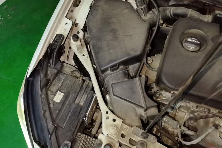 Used Buick Verano 2019 Sedan 15S Automatic Leading Model Engine Bay Right