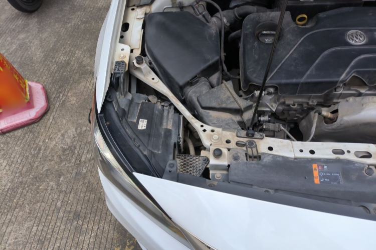 Used Buick Verano 2019 Sedan 15S Automatic Leading Model Engine Bay Right