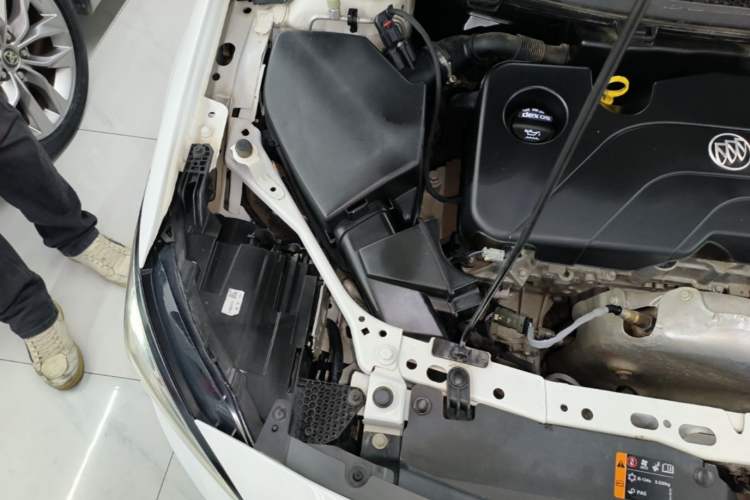 Used Buick Verano 2019 Sedan 15S Automatic Leading Model Engine Bay Right