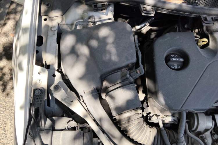 Used Buick Verano 2019 Sedan 20T Dual-Clutch Elite Model Engine Bay Right