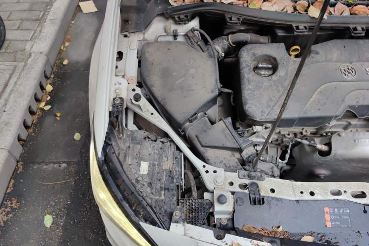 Used Buick Verano 2019 Sedan 15S Automatic Entry Model Engine Bay Right