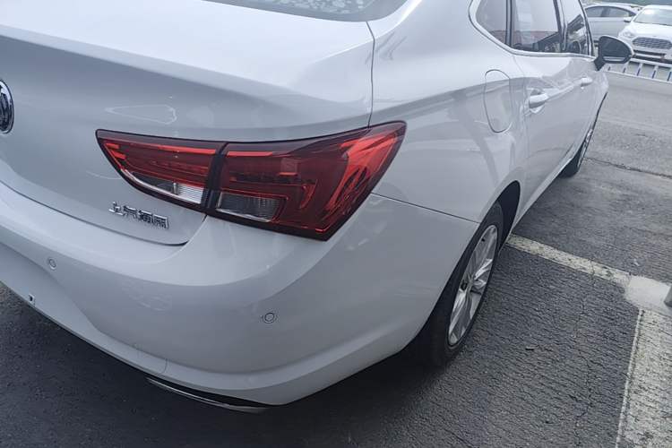 Used Buick Verano 2019 Sedan 20T Dual-Clutch Elite Model Exterior 3