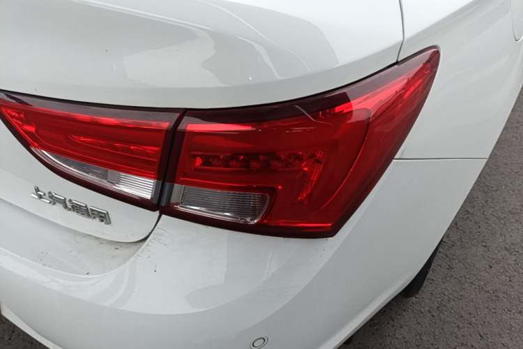 Used Buick Verano 2019 Sedan 20T Dual-Clutch Leading Model Exterior 3