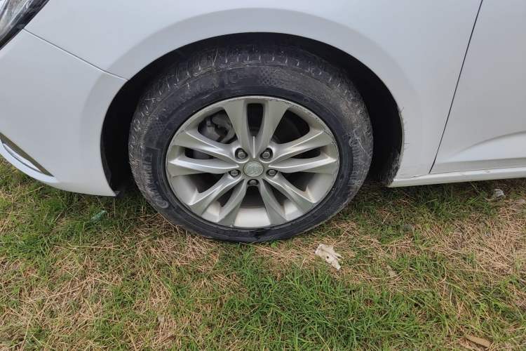Used Buick Verano 2019 Sedan 20T Dual-Clutch Leading Model Exterior 4