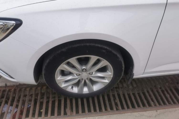 Used Buick Verano 2019 Sedan 20T Dual-Clutch Leading Model Exterior 4