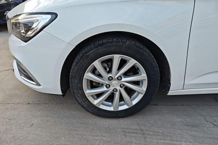 Used Buick Verano 2019 Sedan 15S Automatic Entry Model Exterior 4