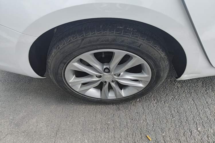 Used Buick Verano 2019 Sedan 20T Dual-Clutch Elite Model Exterior 5