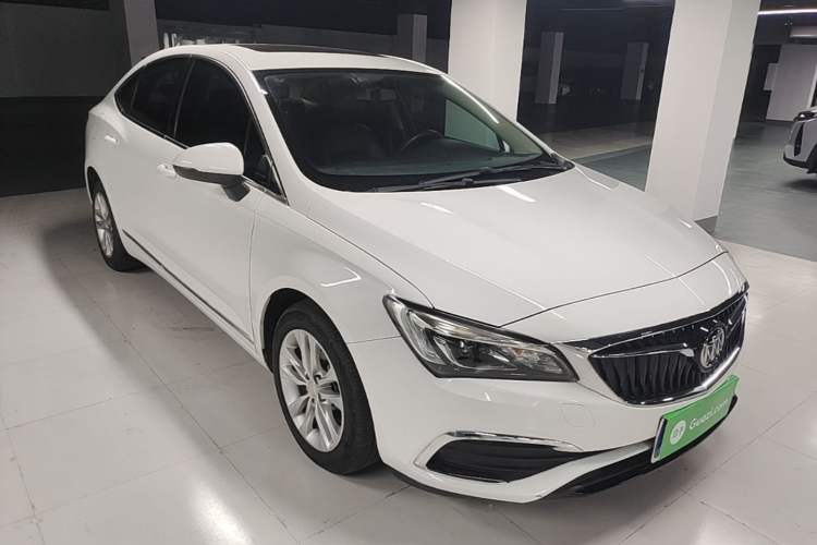 Used Buick Verano 2019 Sedan 20T Dual-Clutch Leading Model Front Right 45 Deg