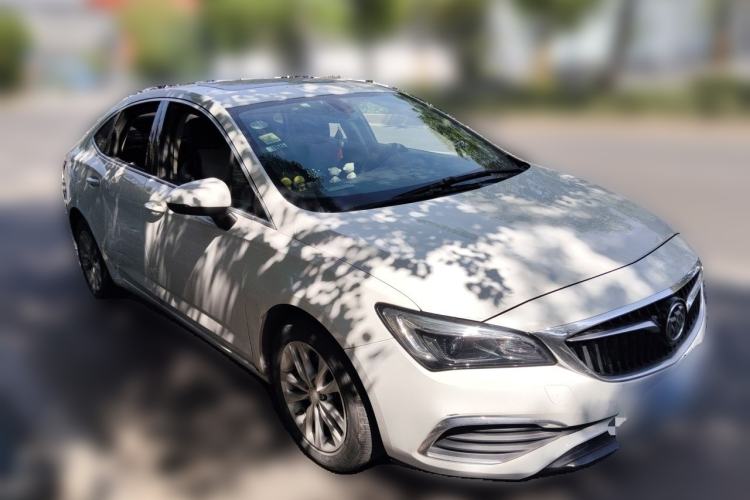 Used Buick Verano 2019 Sedan 20T Dual-Clutch Elite Model Front Right 45 Deg