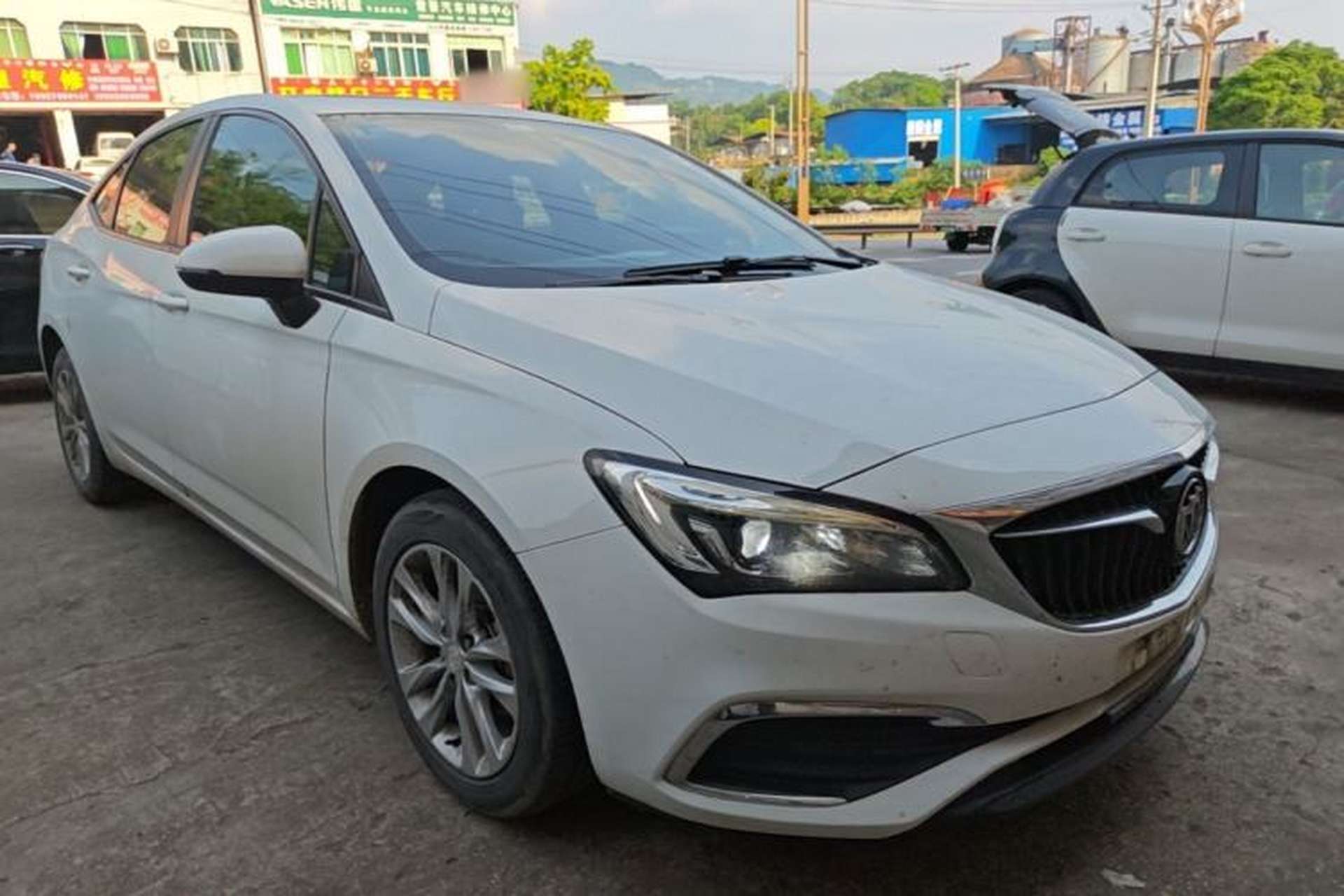 Used Buick Verano 2019 Sedan 20T Dual-Clutch Leading Model Front Right 45 Deg