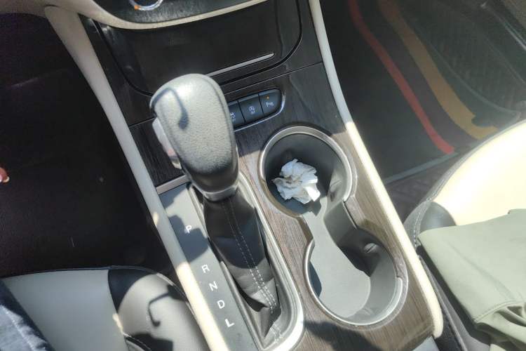 Used Buick Verano 2019 Sedan 15S Automatic Leading Model Gear Lever