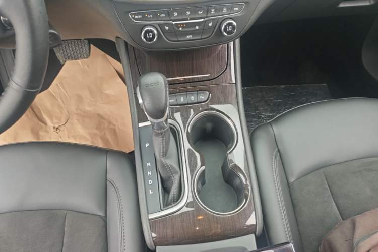Used Buick Verano 2019 Sedan 20T Dual-Clutch Elite Model Gear Lever