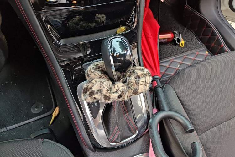 Used Buick Verano 2019 Two-Door GS 20T Dual-Clutch Progressive Model Gear Lever